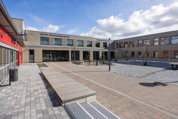 Die Sekundarschule wurde umfassend modernisiert. - © Johannes-Gigas-Schule