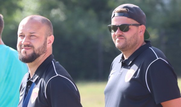 Trainer Andre Patscha (links) und Obmann Michael Grundmann vom Post-TSV Detmold. - © Sebastian Lucas