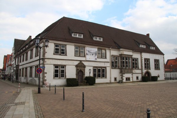 Die Fördermittel sind bewilligt, die Planungen der Architekten stehen - nun kann es bald losgehen mit der Runderneuerung des Kotzenbergschen Hofes. - © Dieter Asbrock