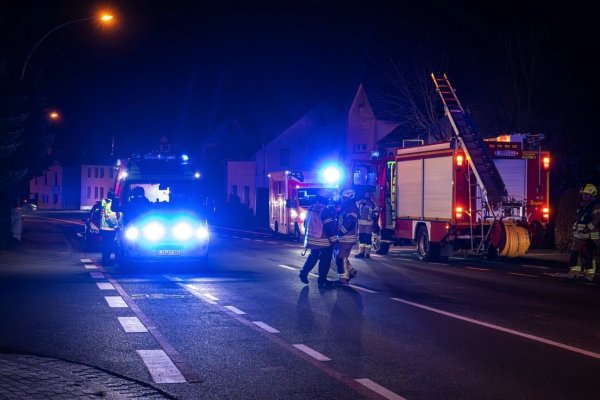 In der Blomberger Straße kann die Feuerwehr Schlimmeres verhindern. - © Freitag TV