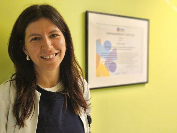 Dr. Nina Pauly, Fachärztin für Gynäkologie und Geburtshilfe, ist seit einem Jahr Oberärztin der gynäkologischen Onkologie am Universitätsklinikum für Frauenheilkunde und Geburtshilfe des Campus Klinikum Lippe am Universitätsklinikum OWL. Die 36-Jährige hat sich viel vorgenommen. - © Janet König