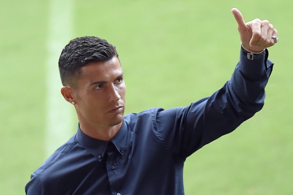 Am 13. Juni landet die portugiesische Nationalmannschaft am Flughafen Münster/Osnabrück. Von da geht es für Ronaldo und Co. weiter nach Marienfeld - © AFP or licensors