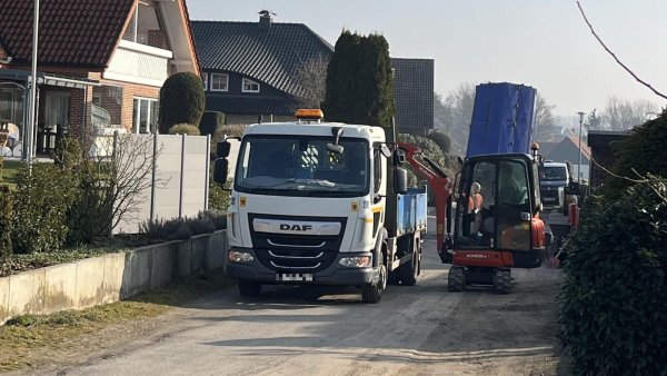 Mittlerweile hat eine professionelle Firma den Heckenweg saniert. - © Privat