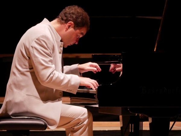 Pianistische Glanzleistung: Professor Jacob Leuschner interpretiert in drei Konzertblöcken sämtliche Mozartsonaten. - © Thomas Krügler