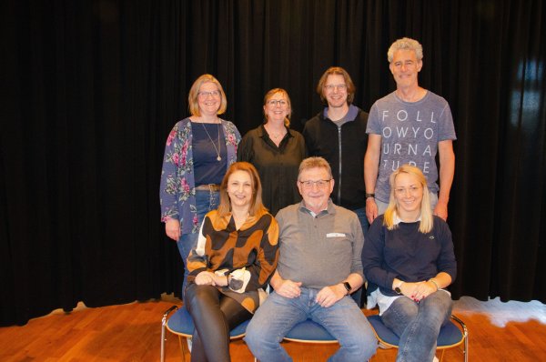 Sie leiten ab sofort die Geschicke des Vereins „VocalArts“: (Vorne v.l.n.r.) Victoria Jimenez, Rainer Neuhaus und Mareile Meßmann sowie (hinten, v.l.n.r.) Petra Beck, Sandra Holzhüter, Daniel Göhner und Timo Laucks. - © VocalArts