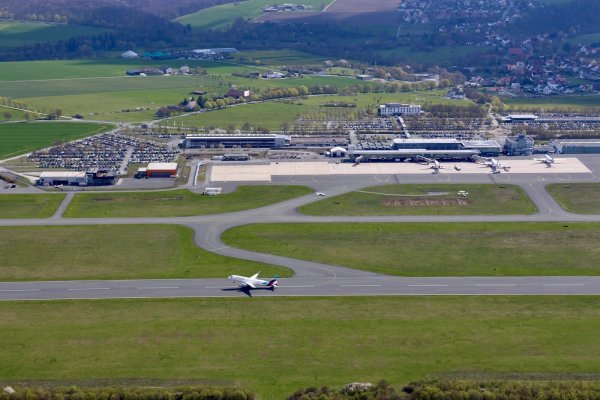 Vor 55 Jahren wurde Flughafen Paderborn-Lippstadt eröffnet. Nun gibt es einen 55 Minuten lange Dokumentation über die Geschichte des Airports. - © Jens Reddeker