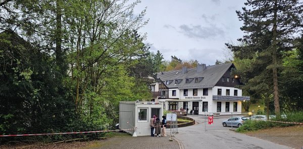 Seit mehr als einem Jahr ist die Notunterkunft in Betrieb. In diesem Jahr wird sie zur Zentralen Unterbringungseinrichtung des Landes NRW. Die Ausschreibung läuft. - © Astrid Sewing