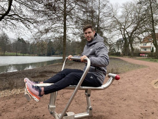 Mit dem Rudertrainer können Kraft, Ausdauer und Beweglichkeit trainiert werden. - © Cordula Gröne
