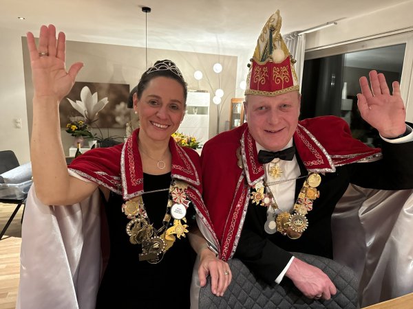 Prinzessin Nina II. (Majewski) und Prinz Björn I. (Siekmann) regieren das Lagenser Narrenvolk. - © Sandra Castrup