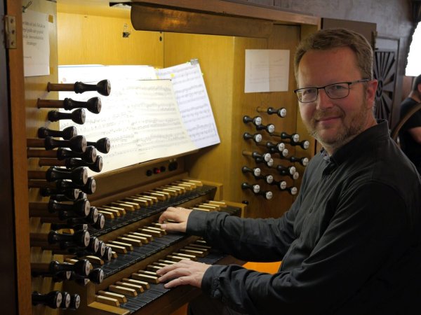 Meister in der Marktkirche. Organist David Schollmeyer begeistert mit Bach und jazzigen Klängen. - © Thomas Krügler