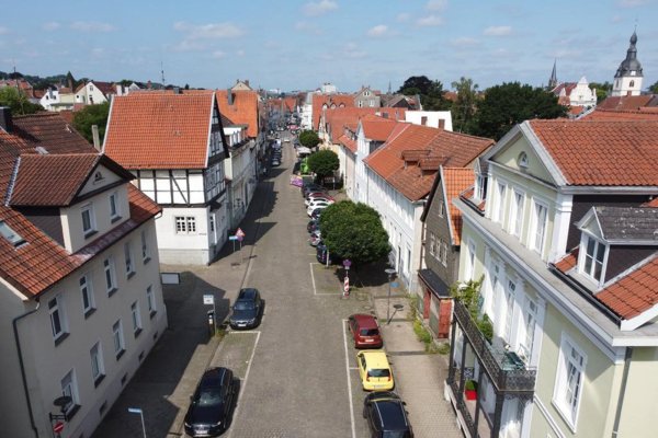 Die Exter- und die Krumme Straße hatte die Stadt in einem Verkehrsversuch unter die Lupe genommen. In der folge sollen Umbauten und Neuregelungen stattfinden. Die SPD sagt jetzt: Aber bitte erst dann, wenn klar ist, was mit dem Hornschen Tor passiert und nicht vor oder zeitgleich mit den Umbaumaßnahmen zur Sanierung der oberen Langen Straße. - © Stadt Detmold