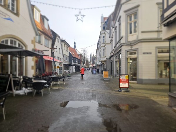 Leere Innenstädte, wie an diesem Freitagmittag in Detmold, sind kein rein lippisches Problem. Dennoch muss sich was tun, davon sind die Kommunen überzeugt. - © Janet König