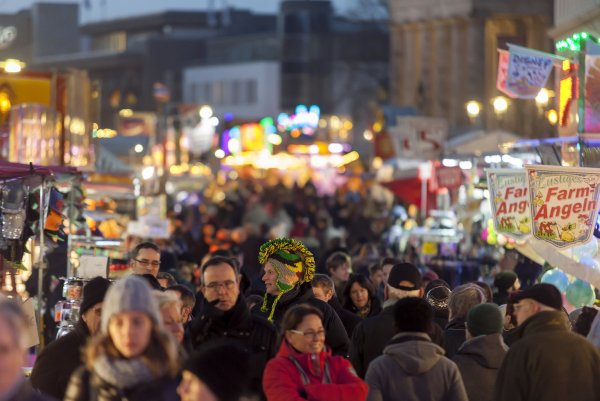 Menschentrubel, Buden, Fahrgeschäfte - Fans von Andreasmesse und Kläschen müssen in diesem Jahr darauf verzichten.  - © Archivfoto: Torben Gocke