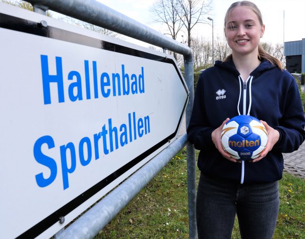 Die sportliche Heimat der jungen Handballerin Mia Ziercke ist die Sporthalle an der Ulmenallee in Blomberg. - © Oliver König
