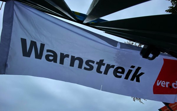 Die Gewerkschaft Verdi ruft in Ostwestfalen-Lippe zum Warnstreik auf. - © Paul Zinken