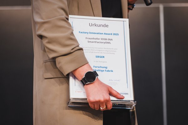 Das Fraunhofer-Institut in Lemgo gewinnt den "Factory Innovation Award" im Bereich Forschung in Hannover. - © Fraunhofer IOSB-INA