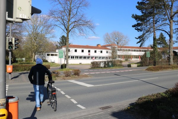Die Realschule I ist aktuell sehr gefragt – ob der Boom ein Trend ist oder eine Momentaufnahme, wird sich nach Darstellung des Erstem Beigeordneten Frank Hilker noch zeigen müssen. Die Schule wird fünfzügig. - © Till Sadlowski