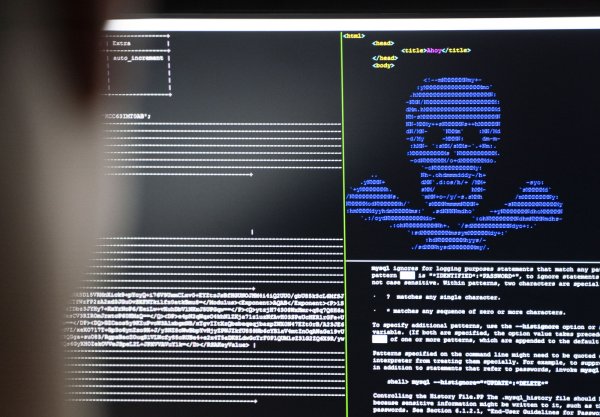 Verbraucherzentrale und Polizei veranstalten eine Info-Veranstaltung zum „Safer Internet Day 2025“. - © picture alliance/dpa