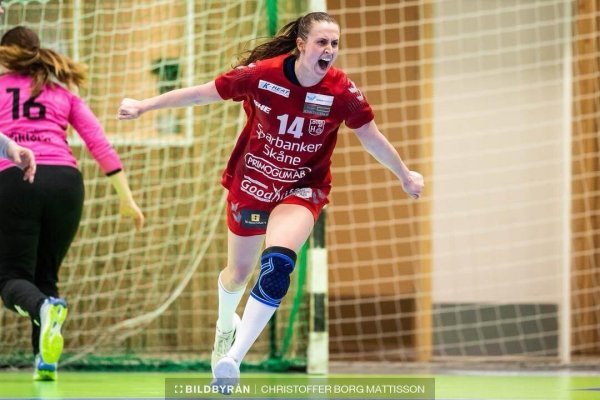 Malin Sandberg feiert einen Treffer. - © Christoffer Borg Mattisson
