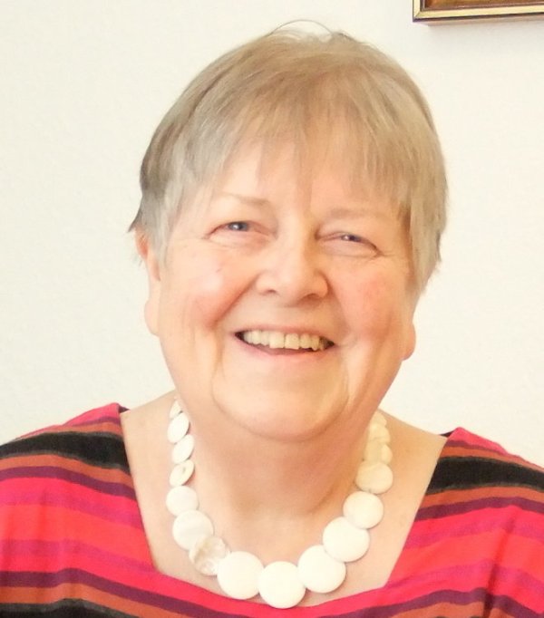 Schreibt gern Briefe: Karin Niederkrome, Mitglied im Berlebecker Kirchenvorstand. - © Axel Bürger(LZ)