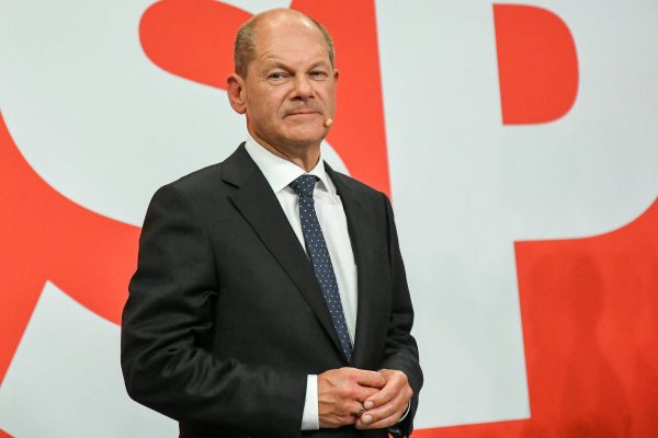 Bundeskanzler Olaf Scholz (SPD) ist deutlicher Kritik zu seinem Auftreten und den jüngsten politischen Entscheidungen ausgesetzt. - © IMAGO/Jan Huebner