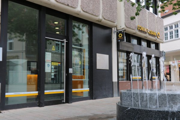 Die Filiale der Commerzbank an der Langen Straße in Bad Salzuflen ist vorläufig geschlossen. - © Alexandra Schaller