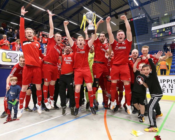 Was für ein Jubel in der Lipperlandhalle 2018 - der FC Augustdorf triumphierte. - © Paul Cohen