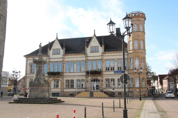 Die Stadt lässt ihr Archivgut im Kreisarchiv und nicht im Rathaus archivieren. - © Cordula Gröne
