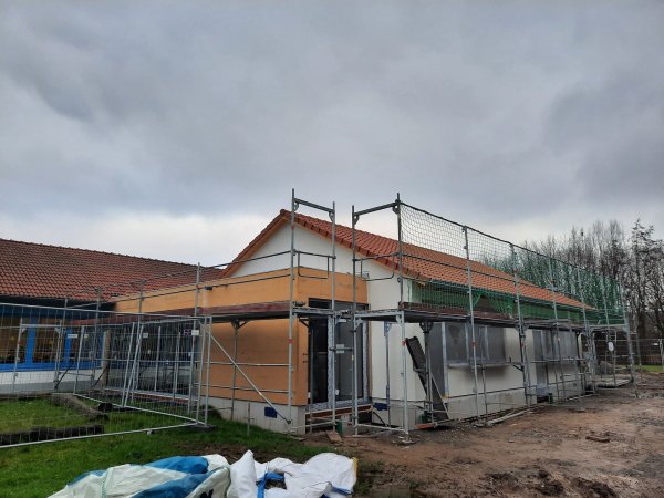 <p style="padding: 0px; margin: 0px;">Derzeit ist die Baufirma mit dem Trockenausbau des 120 Quadratmeter großen Anbaus beschäftigt. Ende Februar soll der Betreuungsraum bezugsfertig sein.</p>
- © Michaela Weiße