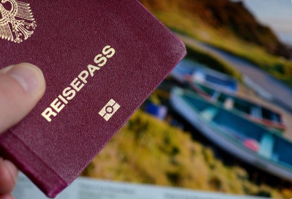 Auch kurzfristig können Reisedokumente ausgestellt werden. Diese werden allerdings nicht in allen Ländern akzeptiert. - © Verwendung weltweit, usage worldwide