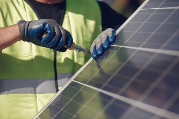 Solaranlagen sind vor allem wegen ihrer Nachhaltigkeit eine beliebte Alternative zu herkömmlichen Methoden der Energieerzeugung. - © Symbolbild: Pixabay