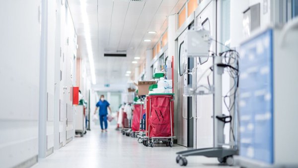 Die NRW-Krankenhausreform wird sich um einige Monate verzögern. Das verschafft den Kliniken etwas mehr Zeit. - © dpa