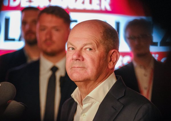 Bundeskanzler Olaf Scholz stellte sich im Bielefelder Lokschuppen auch den Fragen der Journalisten. - © Andreas Zobe