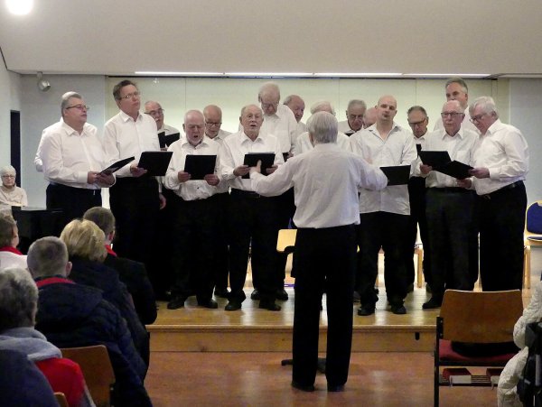 Der veranstaltende Männerchor Vahlhausen lieferte ein unterhaltsames Konzert. - © Rudi Rudolph