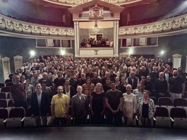 Die Mitarbeitenden des Landestheaters Detmold freuen sich auf die neue Saison 2024/25. - © Lina Pris