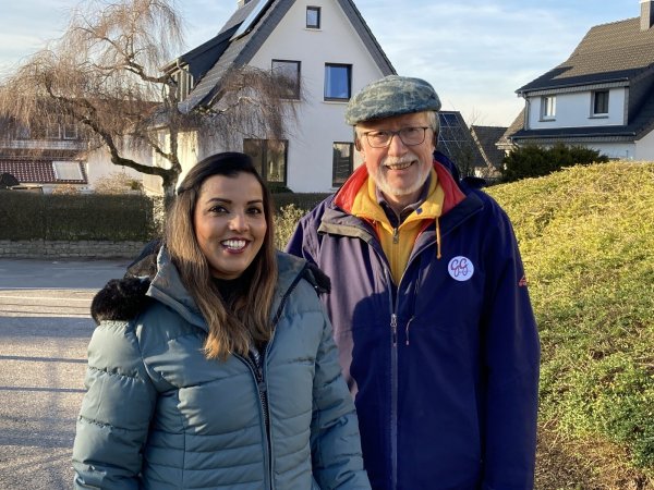 Günther Stukenbrok freut sich, dass er Bushra Qasims Familie helfen konnte. - © Cordula Gröne