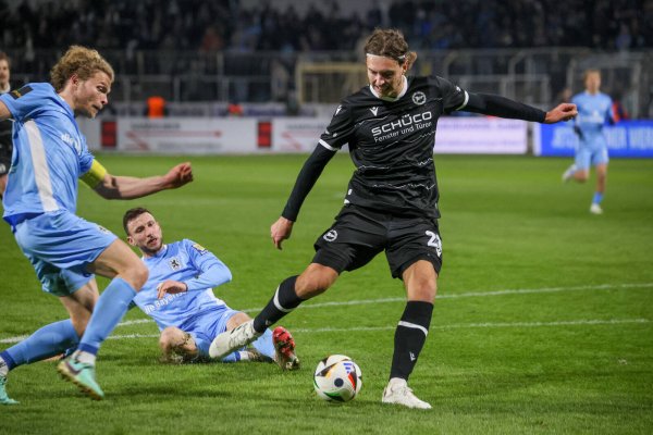 Arminia-Stürmer Roberts Uldrikis erhöht gegen 1860 München auf 2:0. Für den Letten war es der erste Treffer im DSC-Trikot. - © IMAGO/Oryk HAIST