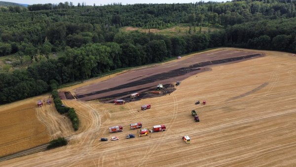 Eine 5000 Quadratmeter große Fläche geriet gestern Nachmittag in Brand. - © Freitag-TV