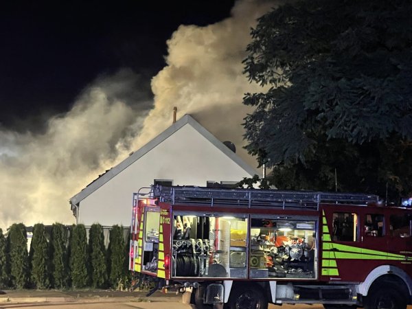 Carport- und Wohnhausbrand in Pivitsheide - © Tim Freitag