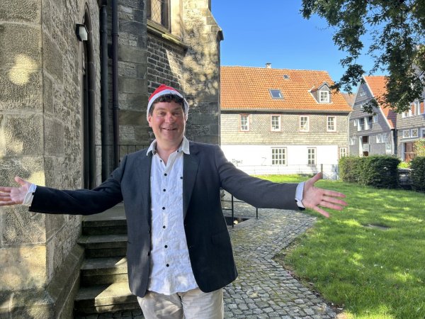 Daniel Wahren kann seine Vorfreude auf das Weihnachtsfest bereits jetzt schon kaum noch im Zaum halten. - © Karlotta Hensch