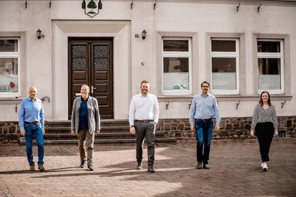 Die Vorstandsmitglieder von „Zukunft Extertal“: (von links) Markus Marcinczyk, Christoph Bebermeier, Kevin Zysk, Björn Semper und Pauline Klemme. - © dajana marlen fotografie