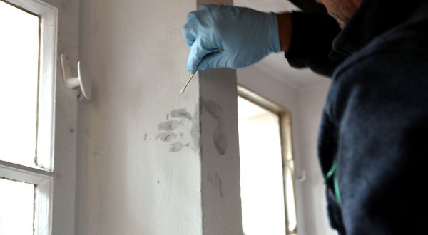 Fünf ältere Kollegen, die längst ihren verdienten Ruhestand genießen können, helfen aktuell der Kripo in Bielefeld. - © Jens Reichenbach