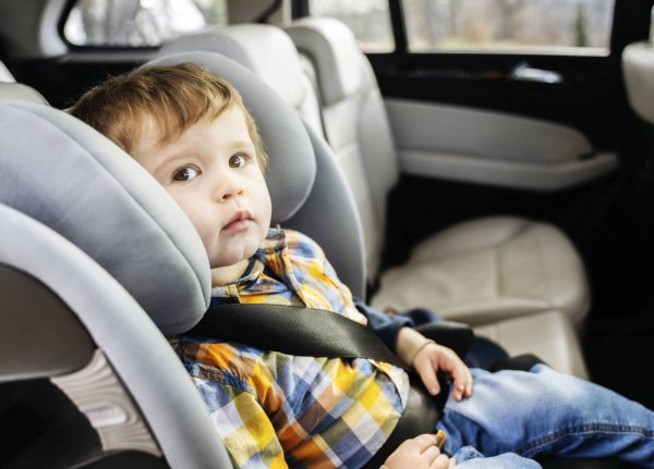 Kindersitze vom Norm-Typ „R 44“ dürfen ab September 2024 nicht mehr neu gekauft oder verkauft werden (Symbolfoto). - © IMAGO/Westend61