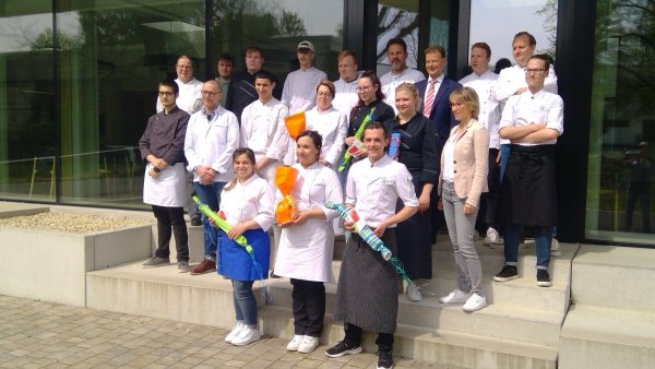 Gewonnen haben alle Azubis bei der Koch-Projektwoche im Felix-Fechenbach-Berufskolleg. Sie wissen nun, wie man den vegetarischen und veganen Trend im Restaurant umsetzen kann. - © Heiko Hemjeoltmanns