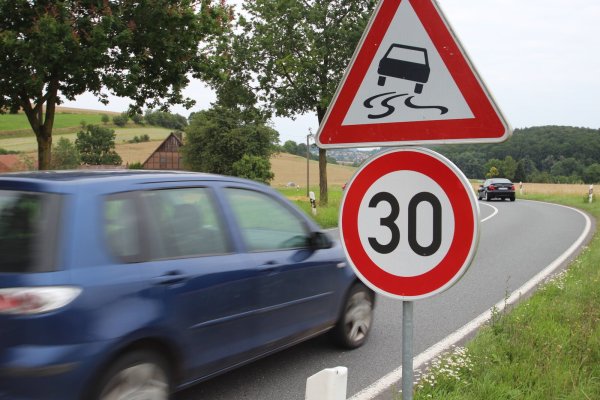 Auf dem B 238 in Höhe Elend gilt im Moment Tempo 30. - © Jens Rademacher