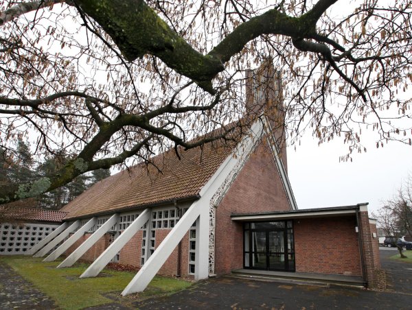 Die Katholische Militärkirche in Augustdorf wurde in Zeltform gebaut. - © Archivfoto: Bernhard Preuss