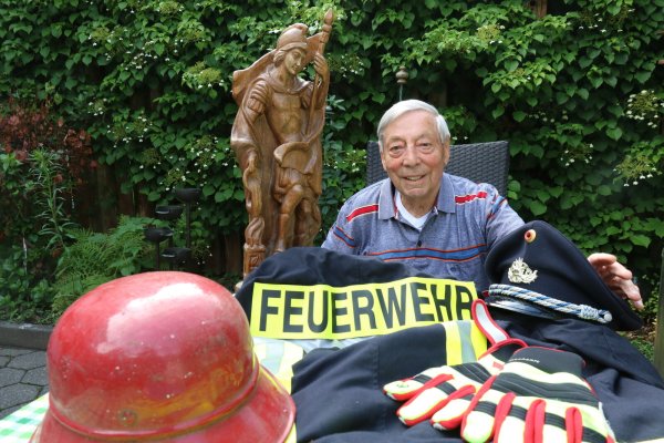 Günter Bock ist seit 70 Jahren Feuerwehrmann. - © Alexandra Schaller