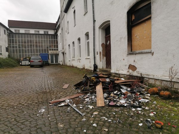 Auch Brände hat es in der ehemaligen Zigarrenfabrik schon gegeben. Die Stadt greift jetzt durch. - © Archivfoto: Sylvia Frevert