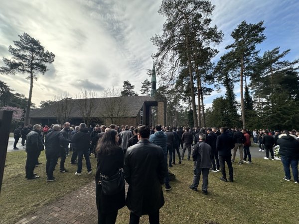 Auf dem Friedhof in Bielefeld-Senne findet die Beisetzung von Besar Nimani statt. - © Lukas Brekenkamp