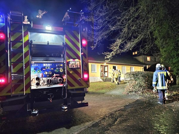 In dem Nebengebäude des Waldheims in Hörste hatte es Mittwochabend eine Verpuffung in der Ölheizung gegeben.Verletzt wurde niemand. - © Astrid Sewing